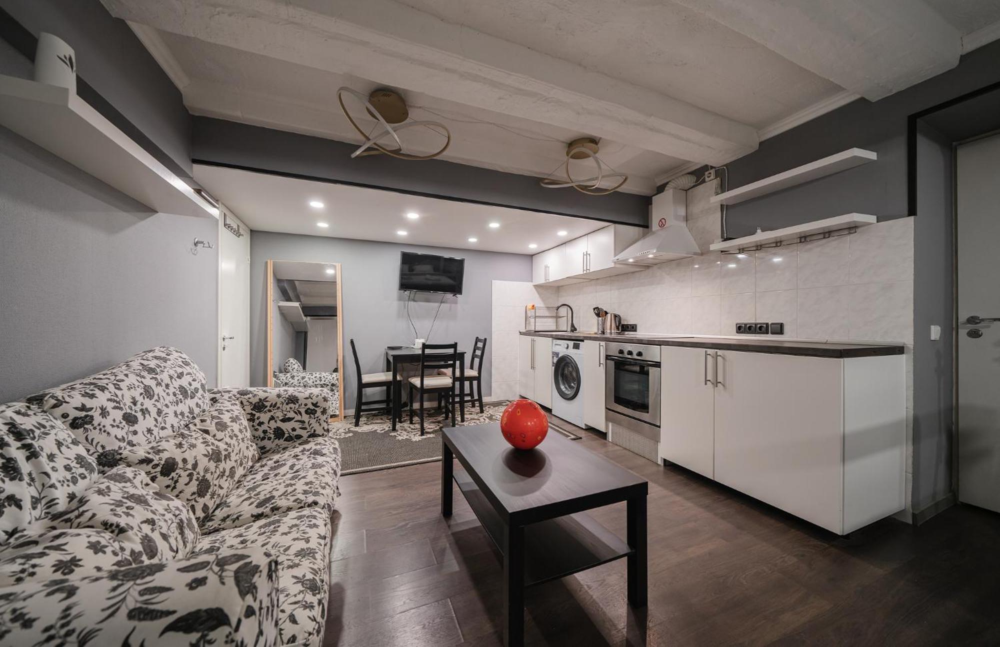 Islandijos Self Check-In Basement Apartments VNO Esterno foto